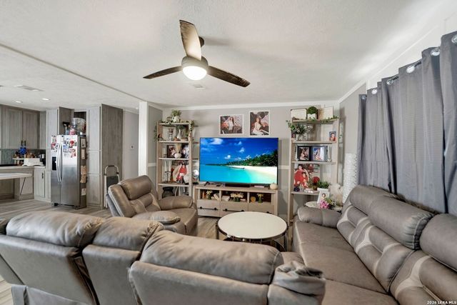 188 County Road 4643, Hondo, TX 78861