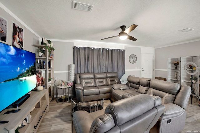 188 County Road 4643, Hondo, TX 78861