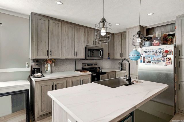 188 County Road 4643, Hondo, TX 78861