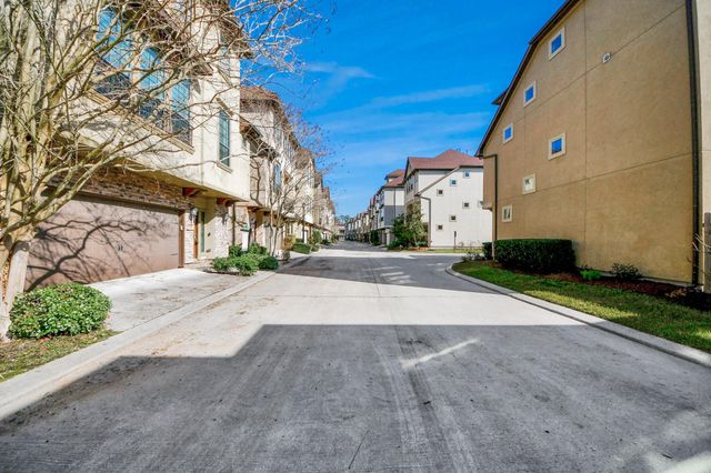 2707 Kings Retreat Circle, Houston, TX 77345