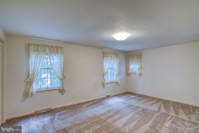 5 STUART DR, Dover, DE 19901
