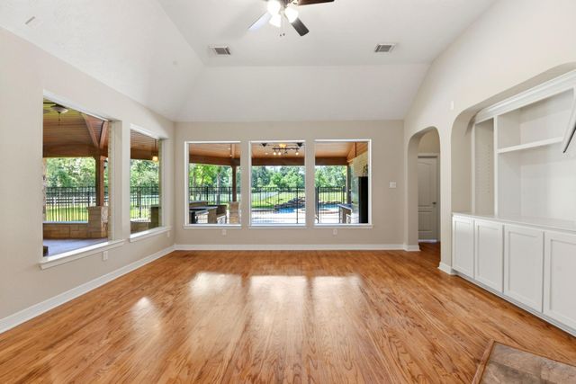 10965 Lake Forest Drive, Conroe, TX 77384