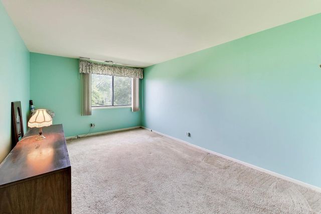 440 Raintree Court 2J, Glen Ellyn, IL 60137