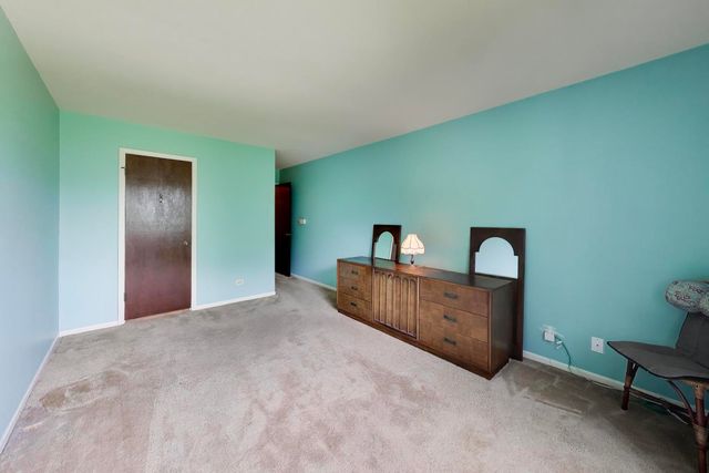 440 Raintree Court 2J, Glen Ellyn, IL 60137