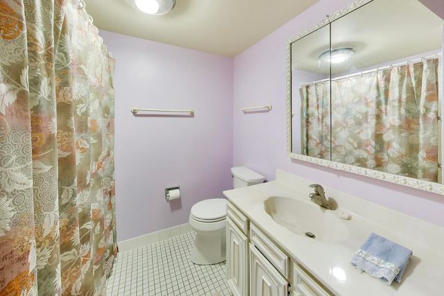 440 Raintree Court 2J, Glen Ellyn, IL 60137
