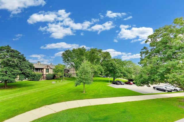 440 Raintree Court 2J, Glen Ellyn, IL 60137