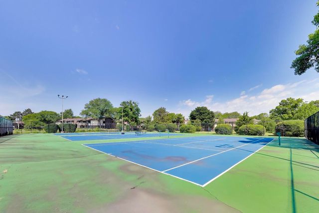 440 Raintree Court 2J, Glen Ellyn, IL 60137