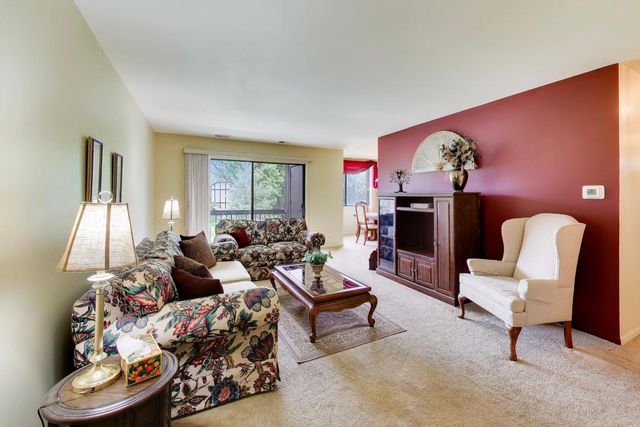 440 Raintree Court 2J, Glen Ellyn, IL 60137