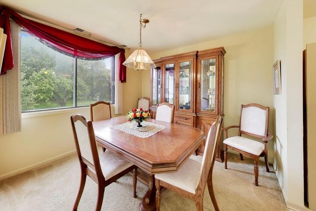 440 Raintree Court 2J, Glen Ellyn, IL 60137
