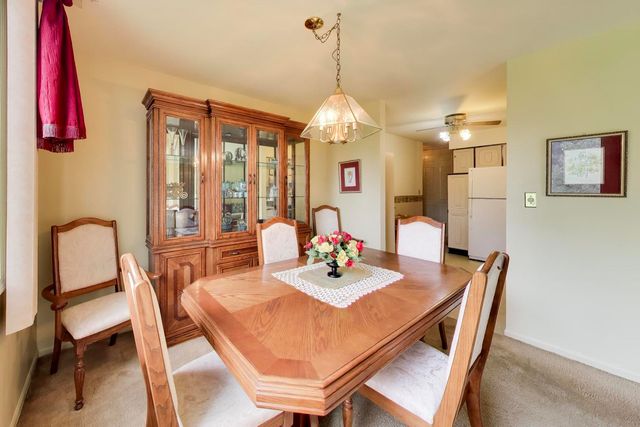 440 Raintree Court 2J, Glen Ellyn, IL 60137