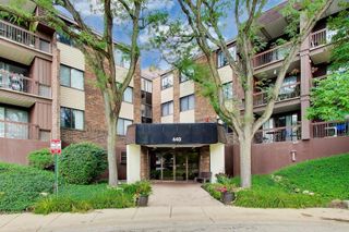 440 Raintree Court 2J, Glen Ellyn, IL 60137