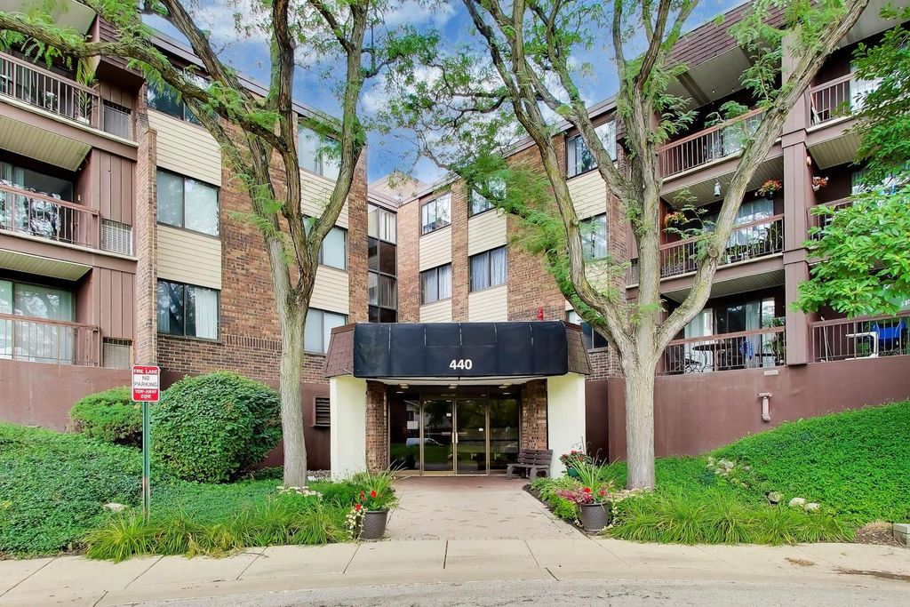440 Raintree Court 2J, Glen Ellyn, IL 60137