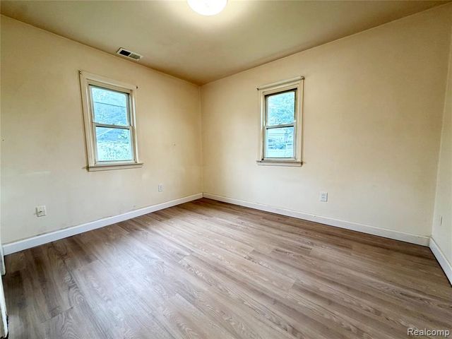 8044 Fremont Street, Westland, MI 48185