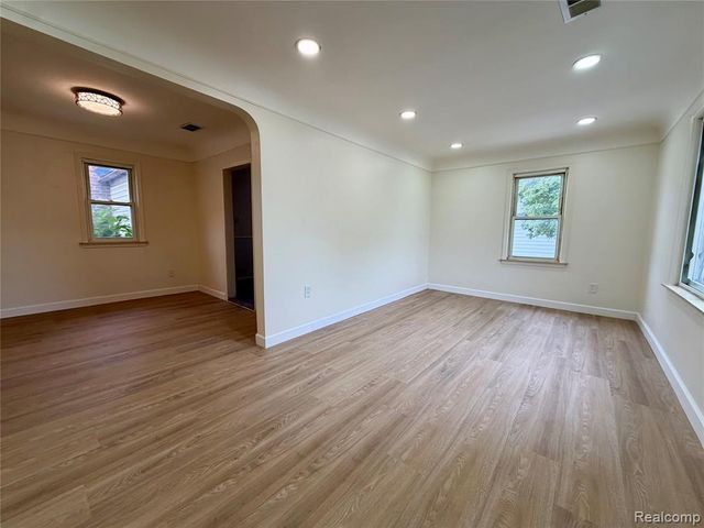8044 Fremont Street, Westland, MI 48185