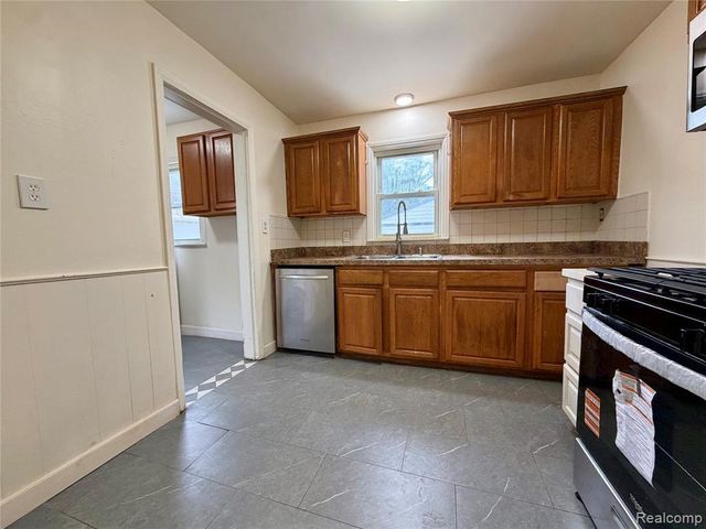 8044 Fremont Street, Westland, MI 48185