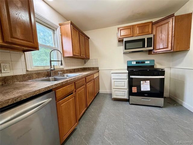 8044 Fremont Street, Westland, MI 48185