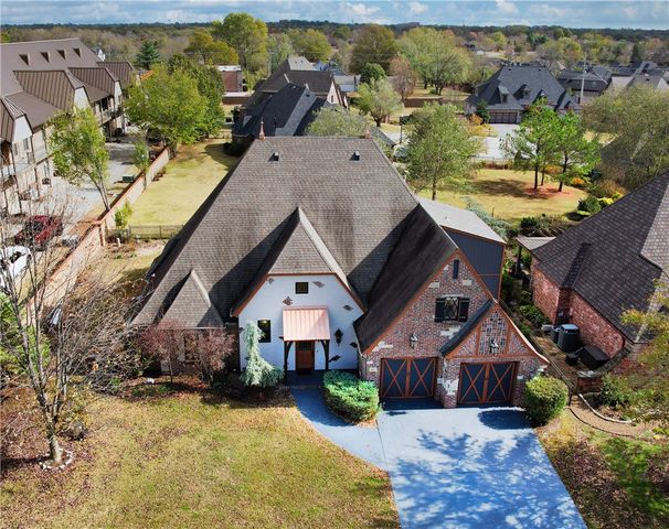 301 SW Beaujolet Street, Bentonville, AR 72712