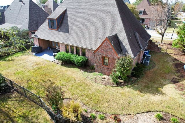 301 SW Beaujolet Street, Bentonville, AR 72712