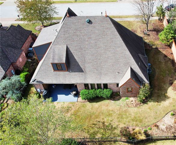 301 SW Beaujolet Street, Bentonville, AR 72712