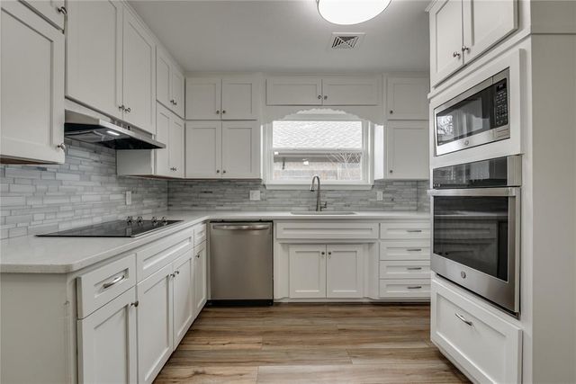 2620 Berkshire Way, The Village, OK 73120