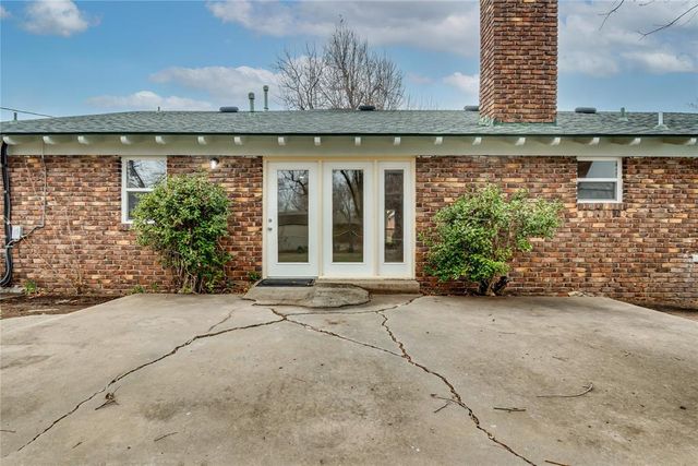 2620 Berkshire Way, The Village, OK 73120