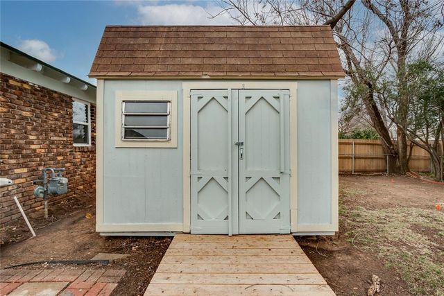 2620 Berkshire Way, The Village, OK 73120