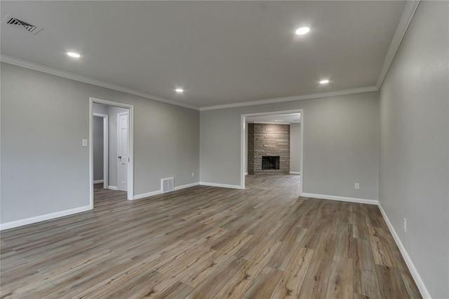 2620 Berkshire Way, The Village, OK 73120