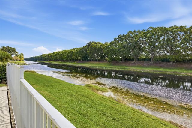 4351 Foxtail Ln, Weston, FL 33331