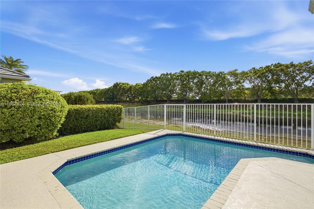 4351 Foxtail Ln, Weston, FL 33331