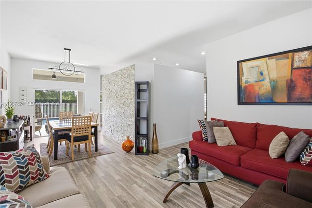 4351 Foxtail Ln, Weston, FL 33331