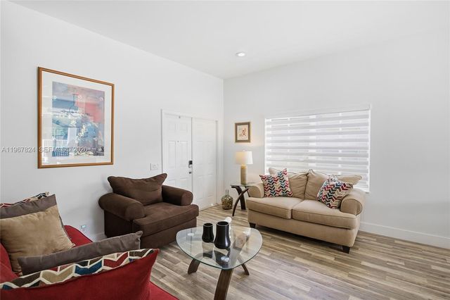 4351 Foxtail Ln, Weston, FL 33331