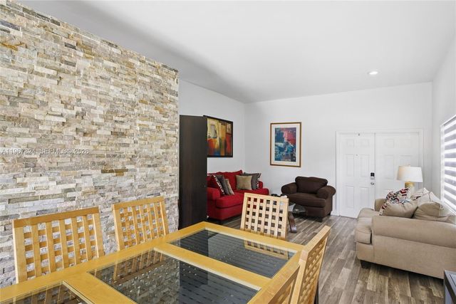 4351 Foxtail Ln, Weston, FL 33331