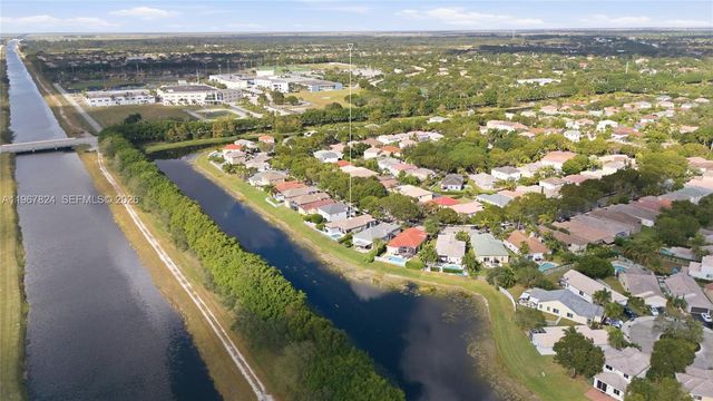 4351 Foxtail Ln, Weston, FL 33331