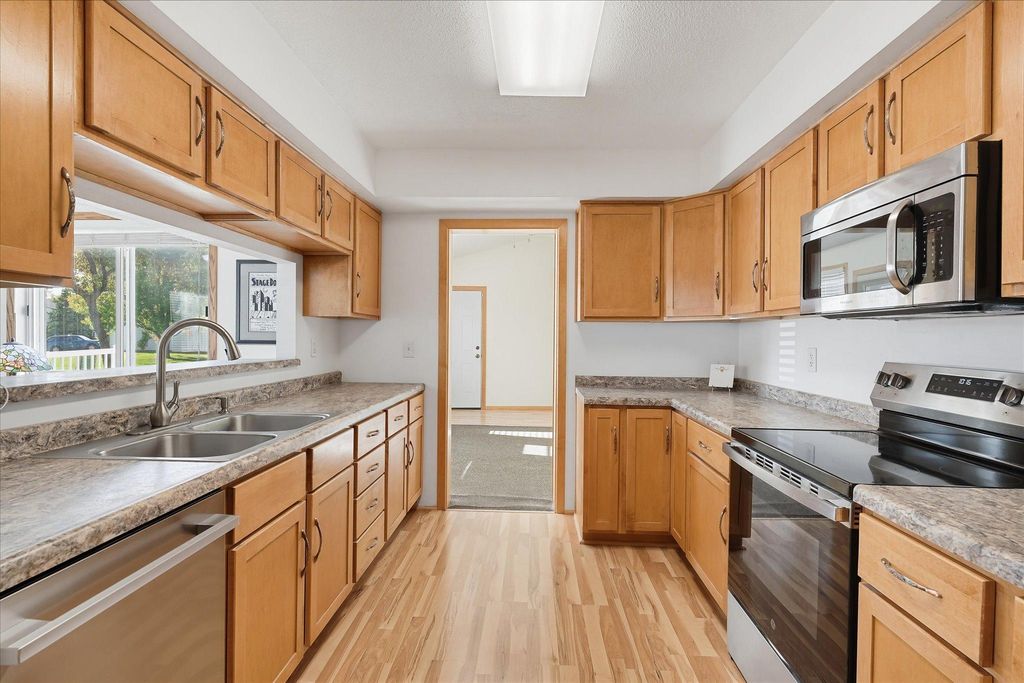 7698 157th Street W, Apple Valley, MN 55124 — photo 2