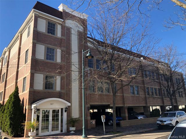 147 Main Street 3B, Mineola, NY 11501