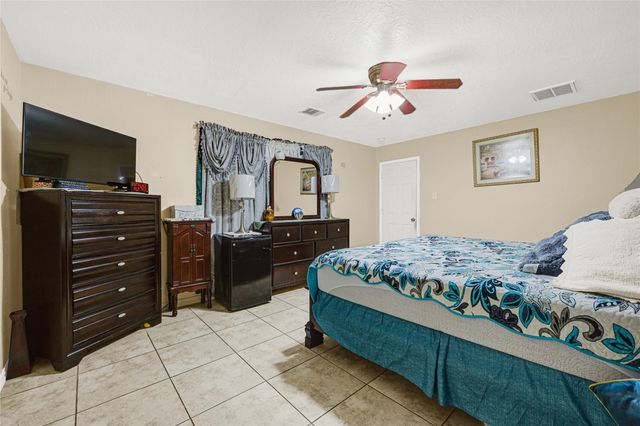 6522 Green Pear Lane, Houston, TX 77049