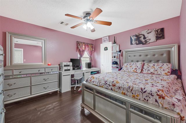 6522 Green Pear Lane, Houston, TX 77049