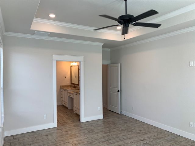 5004 Highline Dr, Bryan, TX 77802