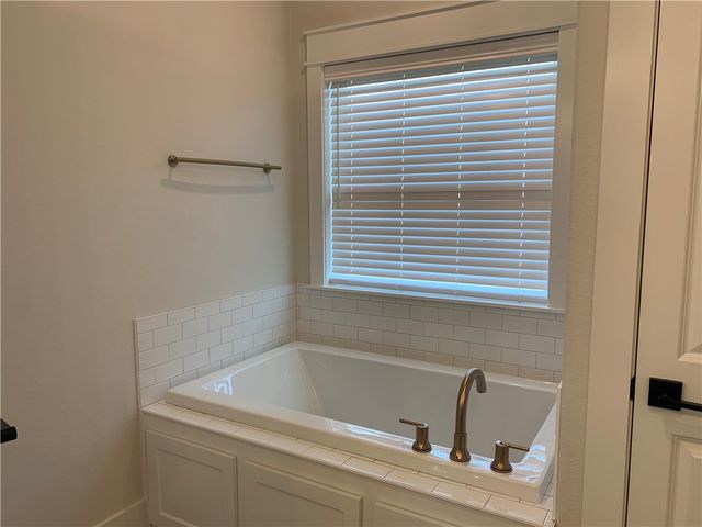 5004 Highline Dr, Bryan, TX 77802