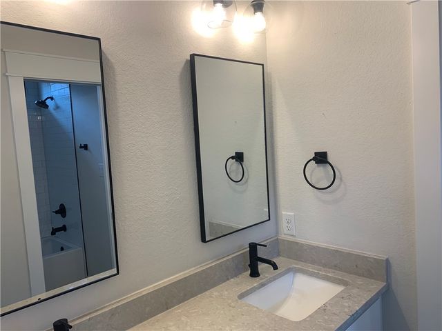 5004 Highline Dr, Bryan, TX 77802