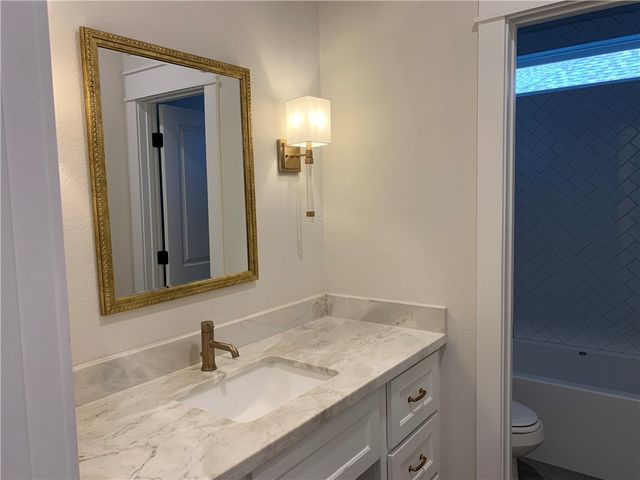 5004 Highline Dr, Bryan, TX 77802