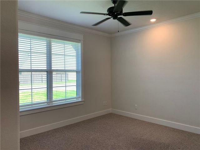 5004 Highline Dr, Bryan, TX 77802