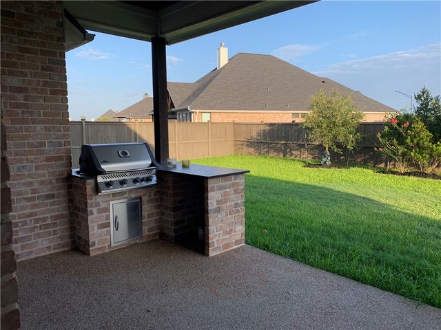 5004 Highline Dr, Bryan, TX 77802