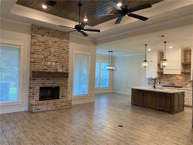 5004 Highline Dr, Bryan, TX 77802