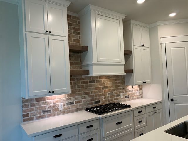 5004 Highline Dr, Bryan, TX 77802