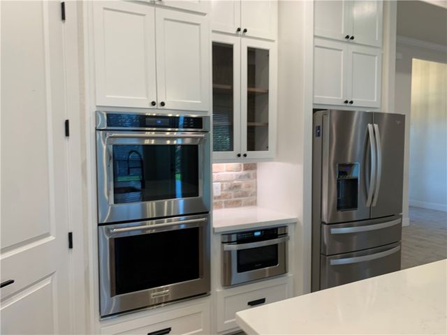 5004 Highline Dr, Bryan, TX 77802