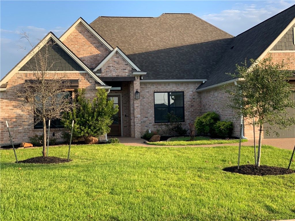 5004 Highline Dr, Bryan, TX 77802