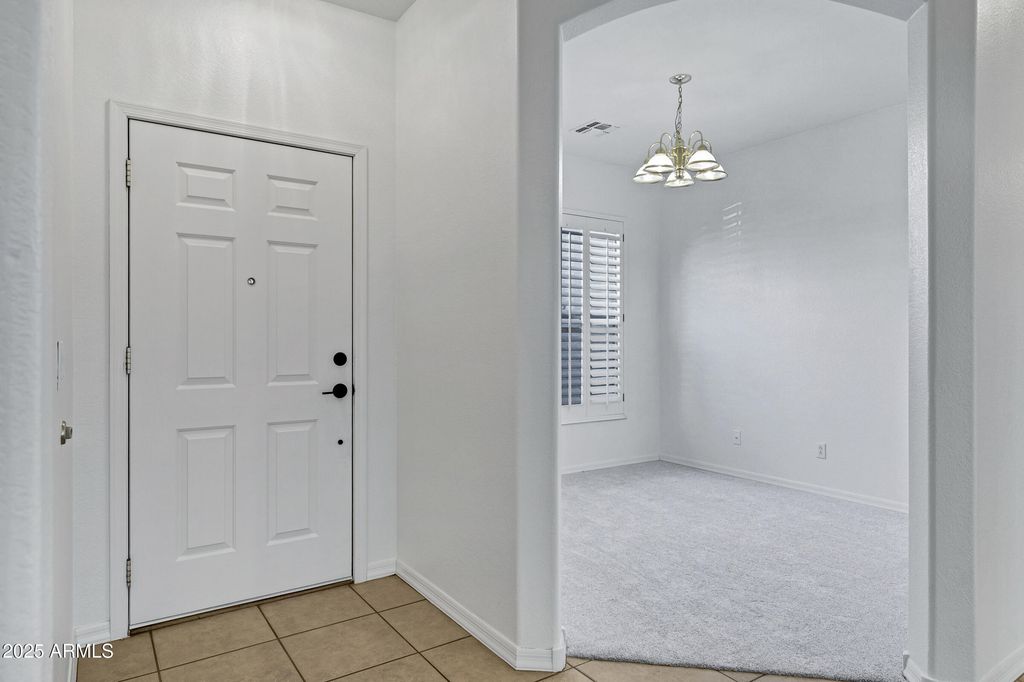 Image 11 of property listing at 3640 E TORREY PINES Lane, Chandler, AZ 85249