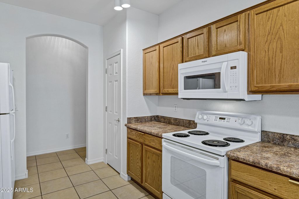 Image 17 of property listing at 3640 E TORREY PINES Lane, Chandler, AZ 85249