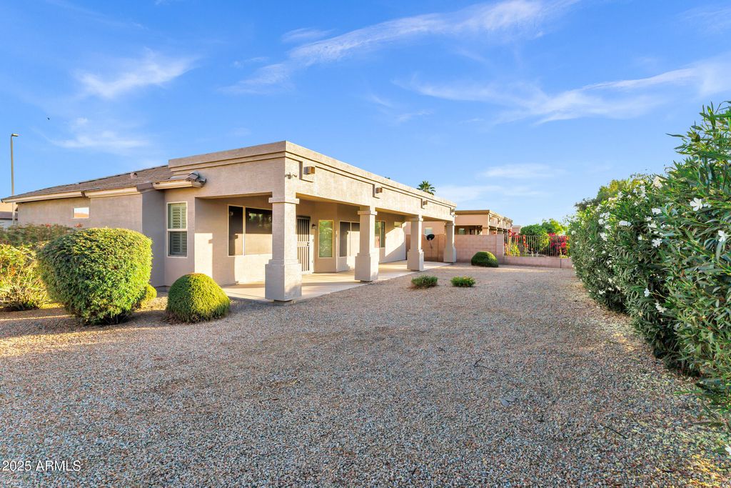 Image 40 of property listing at 3640 E TORREY PINES Lane, Chandler, AZ 85249